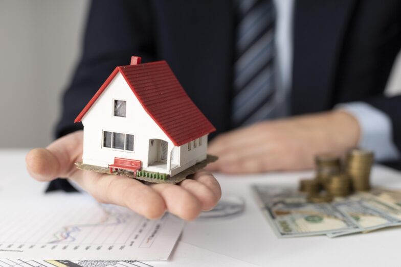 house-investments-elements-composition